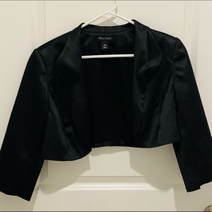 Cropped black jacket